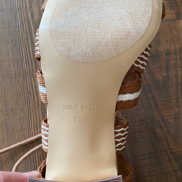 🛑NWOB Nine West tan cork block heel with lace up - Picture 6 of 9